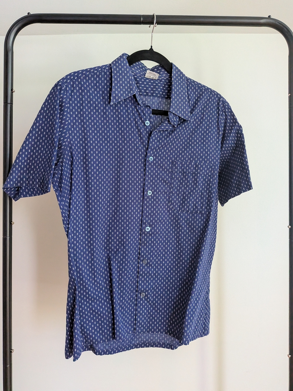 Vintage Men's Short-Sleeve Navy Patterned Button-Up Shirt